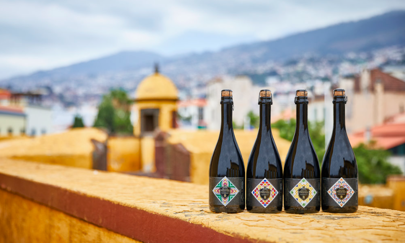 Grand Prestige Vatgerijpt 2021: de vier flessen op een muurtje in Portugal 